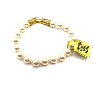 Elegant Pearl Bracelet with Gold Accents